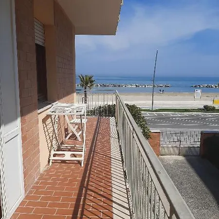 Sul Mare アパート チヴィタノーヴァ・マルケ